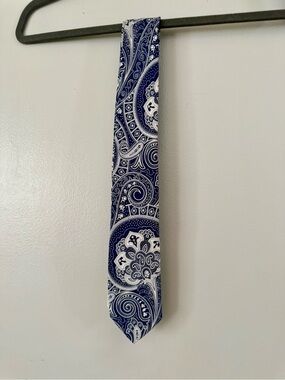 MICHAEL KORS Men's Navy Blue & White Paisley Silk Blend Necktie - Classic Width